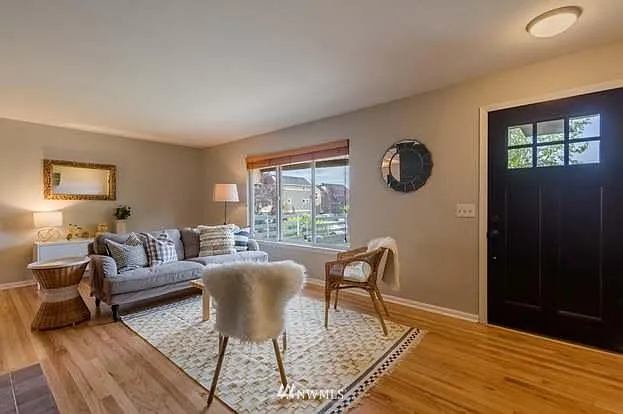 6516 42nd Ave SW — Photo 3
