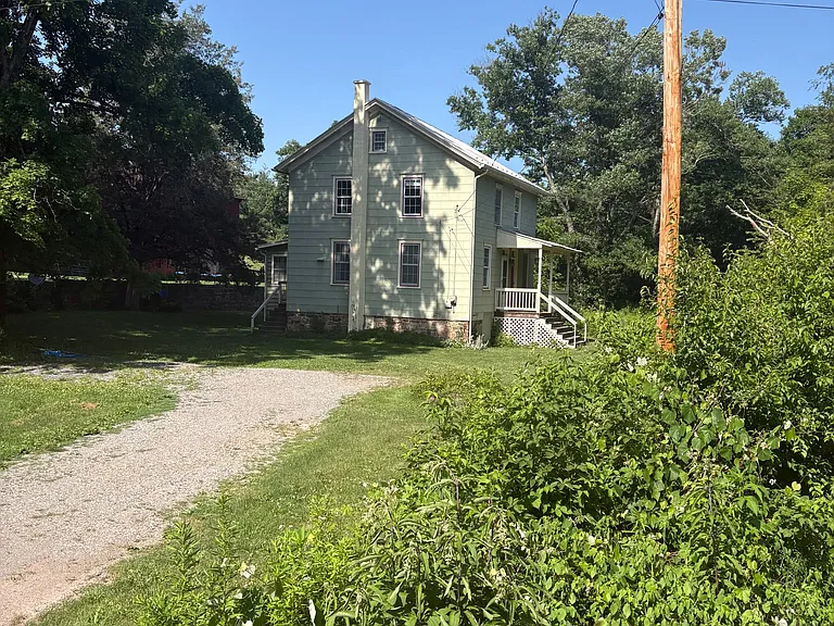 403 Old Ferry Rd — Photo 7