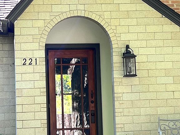 3rd image of 221 Dorsey St