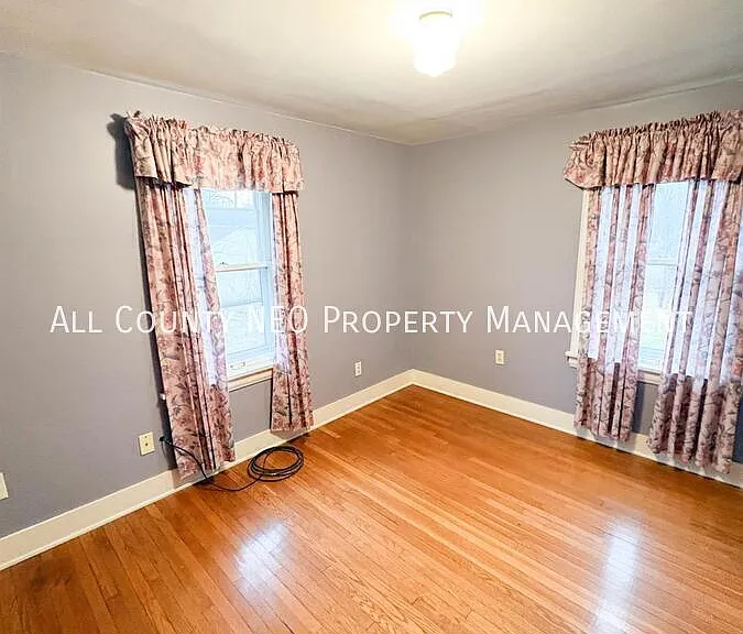 1051 Brown St — Photo 11