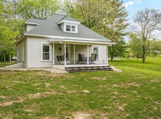 19511 Arrowhead Rd, Charleston, IL 61920