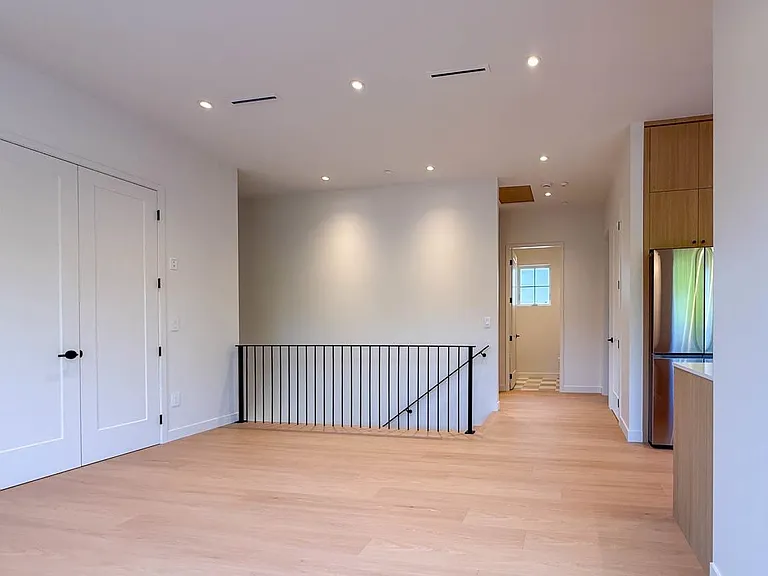 3038 Vine St — Photo 18