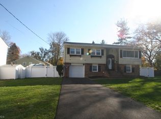 311 Susan Ct, North Plainfield, NJ 07060