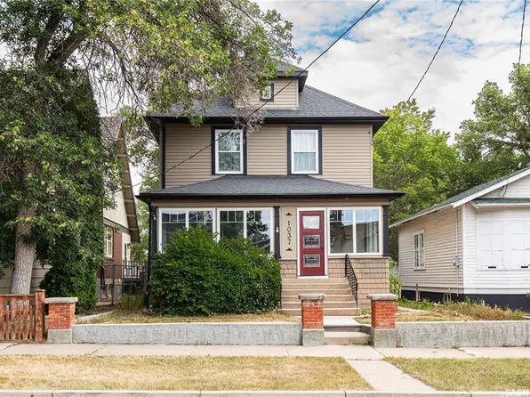 1037 Chestnut AVENUE, Moose Jaw, SK S6H 1A5