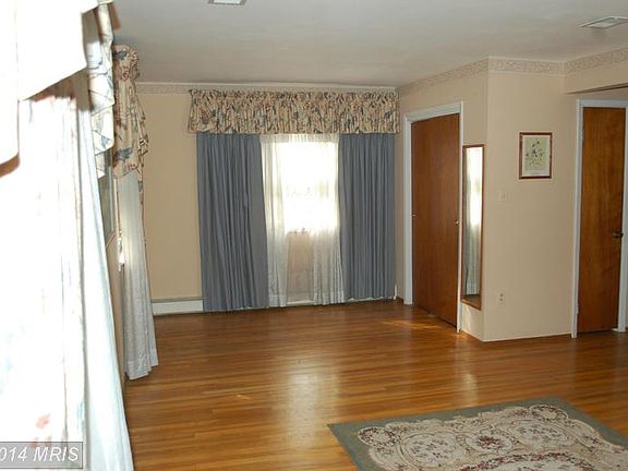 4th image of 14306 Chesterfield Dr