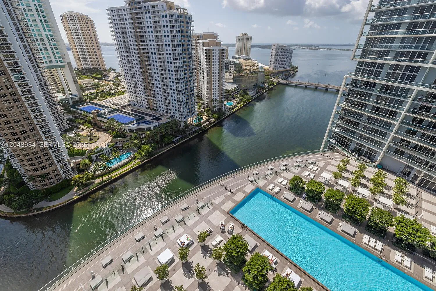 Iconbrickell Condo No 1 — Photo 3