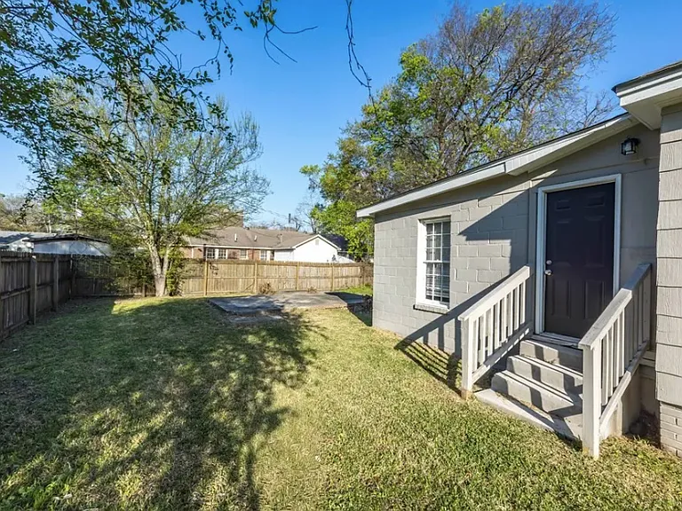 1103 Bryan Ave — Photo 17
