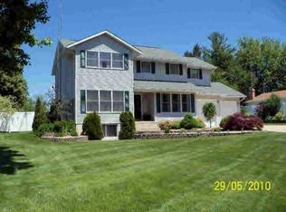 608 Surry Ln, Stronghurst, IL 61480