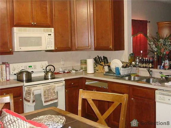 5th image of 2717 Willow Ave