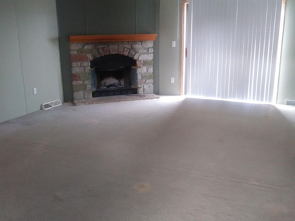 2nd image of 144 Chestnut Cir W