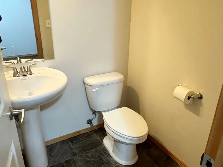 421 NE Ohenry Ct — Photo 13