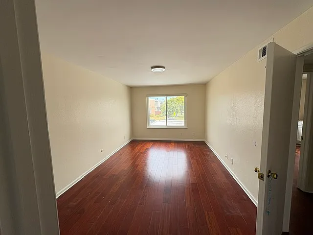 2176 Greendale Dr — Photo 21