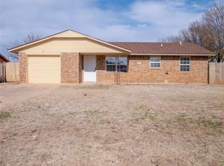 217 Cherokee St, Geronimo, OK 73543