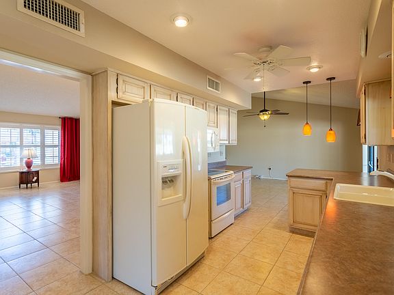 4th image of 20302 N 145th Dr