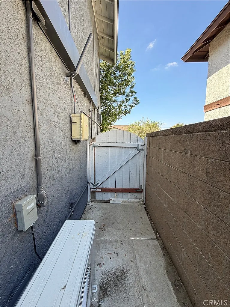 1 bed, 1.5 bath, 351 sqft, $1,700 — Photo 3