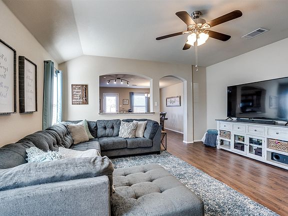 5th image of 1606 Meadow Creek Dr