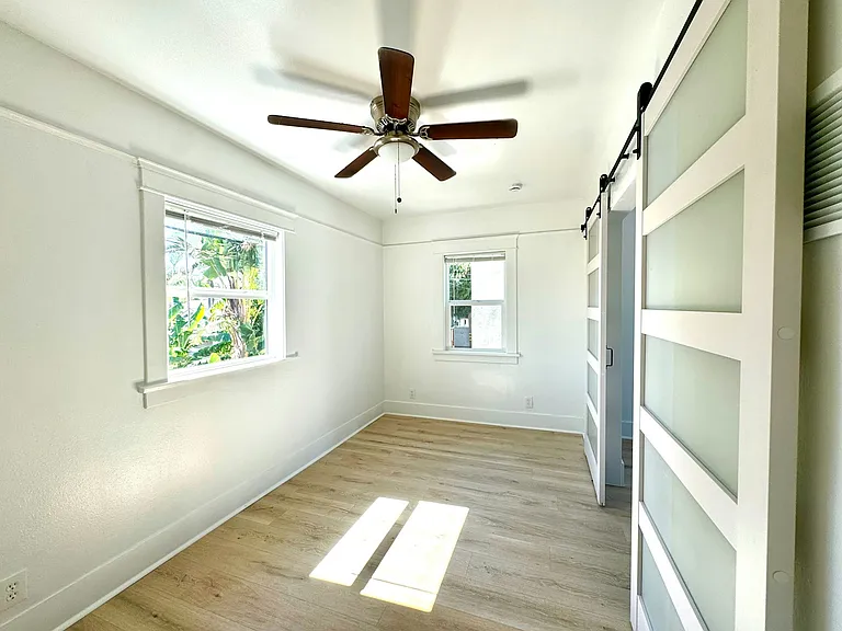 279 Redondo Ave #B — Photo 13