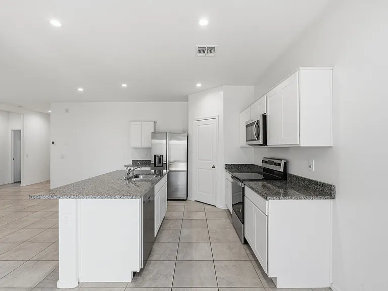 1575 E Fletcher Dr — Photo 14