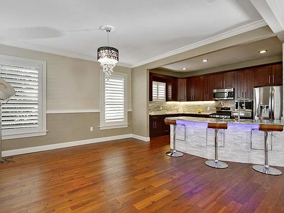 3rd image of 709 S Summerlin Ave
