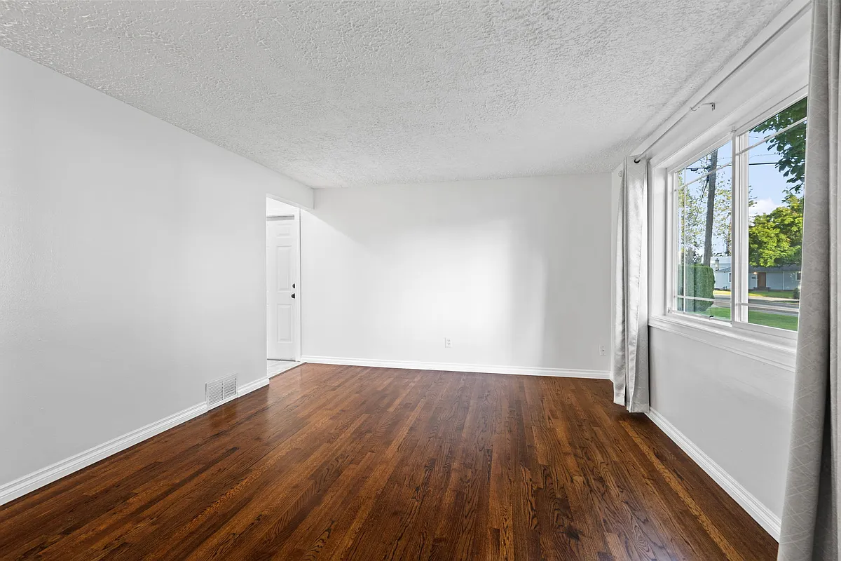 Building Photo - 3016 W Sanson Ave