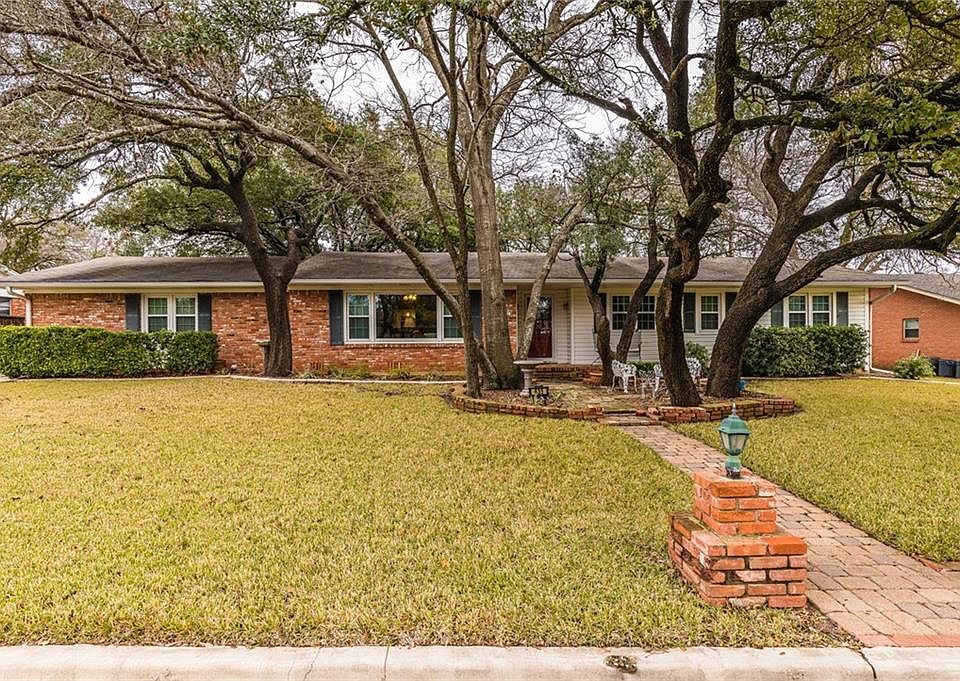 1st image of 635 Falcon Dr
