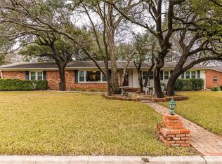 635 Falcon Dr, Woodway, TX 76712