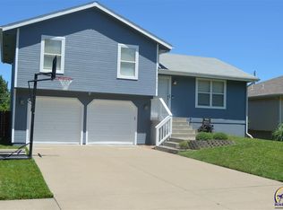 7316 SW 27th St, Topeka, KS 66614