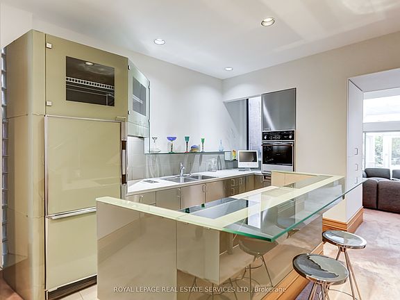 5th image of 358 Sackville St
