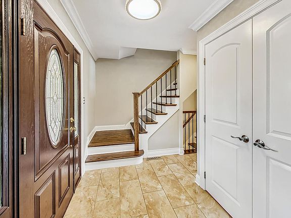 5th image of 1110 W Noyes St