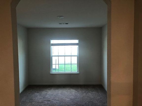 4th image of 345 Crescent Park Dr