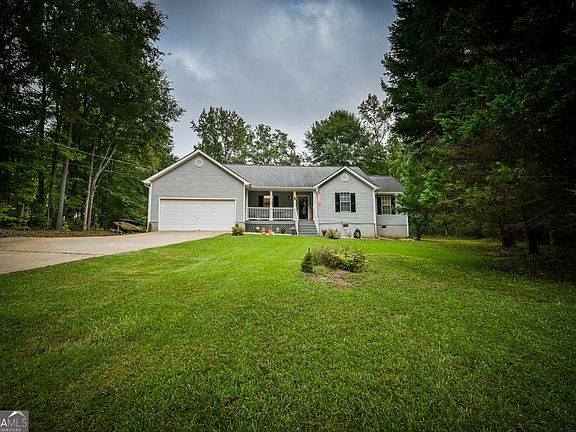 3rd image of 405 Jordan Ln
