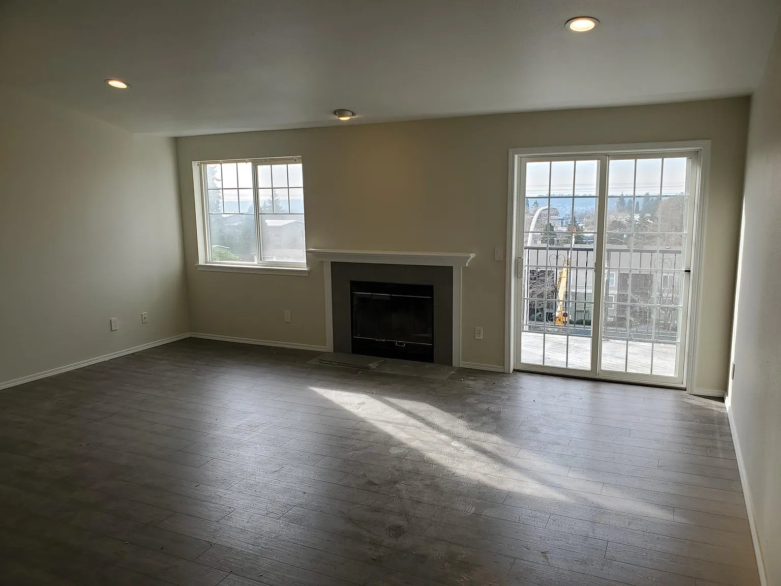 2 bed, 957 sqft, $2,400 — Photo 3