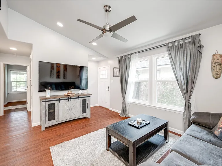 2412 Thornton Rd #B — Photo 9
