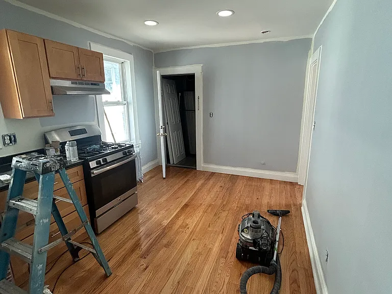 8 Lexington Ter #3 — Photo 2