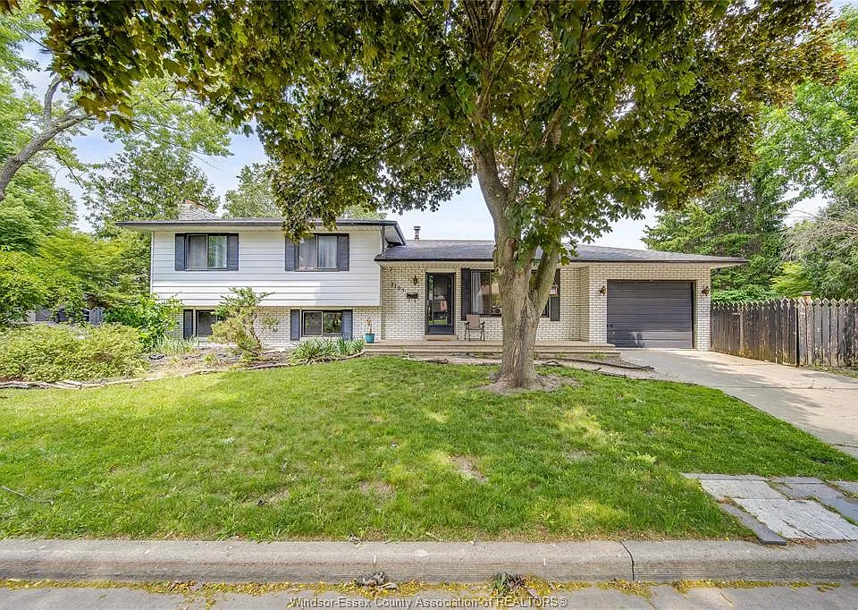7105 Isabelle Ct