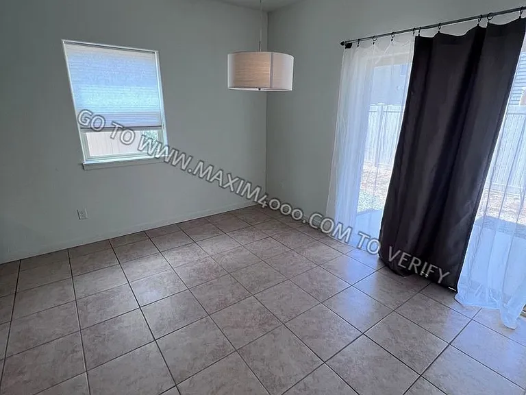 389 White River Dr — Photo 5