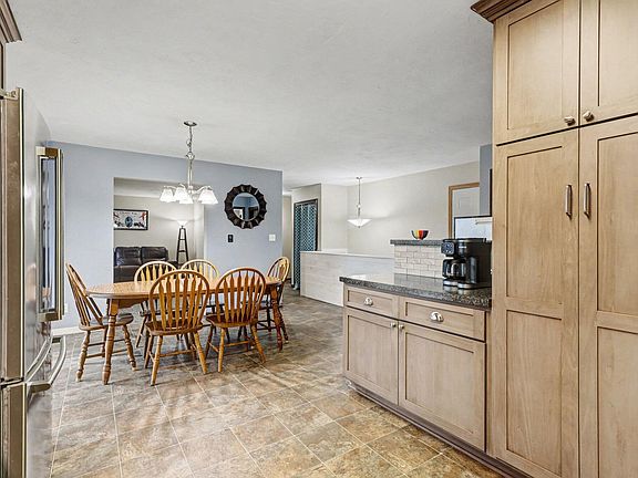 3rd image of 211 Orlando Ave