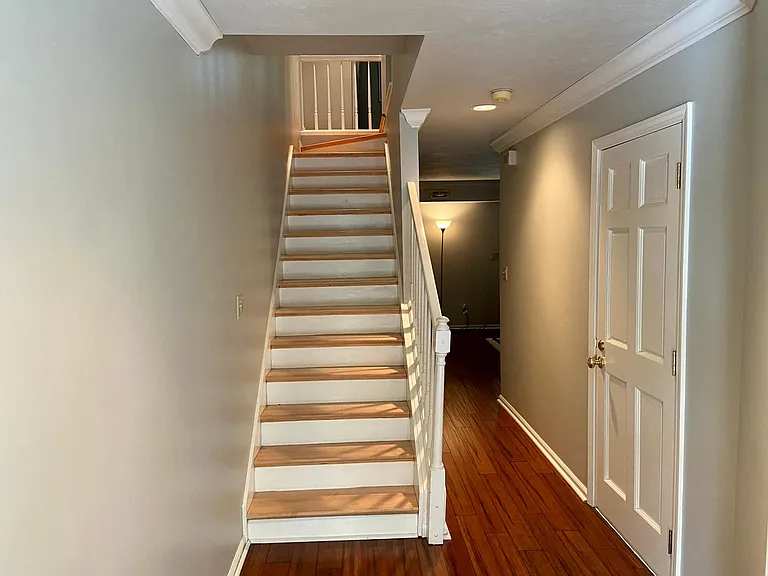 410 N Park Ave — Photo 5