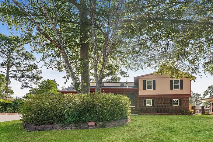 3716 Kingsgate Dr