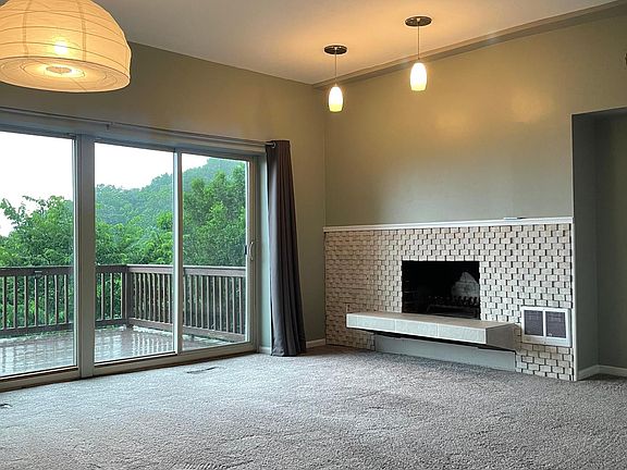 4th image of 1847 Walker St #2