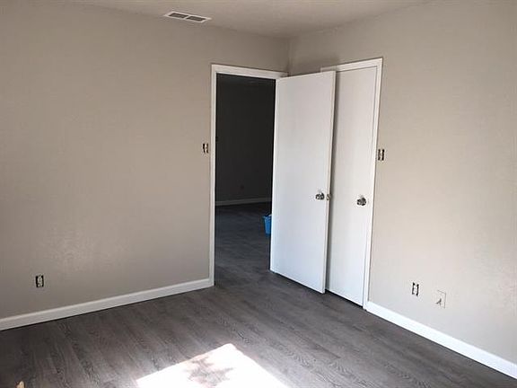 4th image of 701 Country Aire Dr