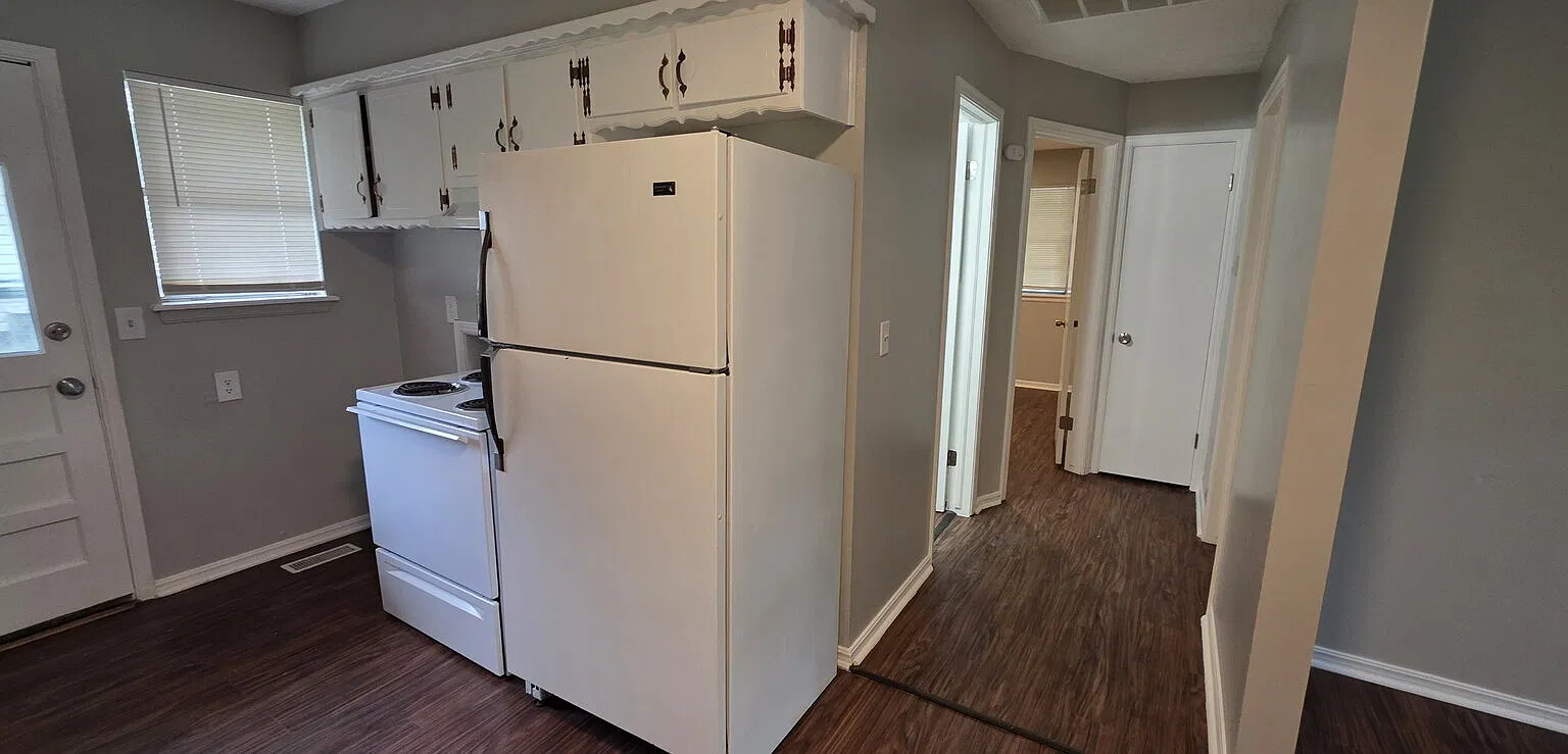 2 bed, 1.0 bath, $950 — Photo 4