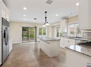 500 7th St #B, Palisades Park, NJ 07650