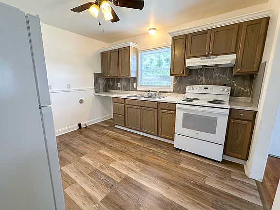 4th image of 3123 Fairbrook Dr