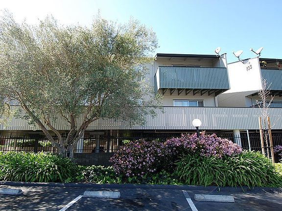 2nd image of 101 Piccadilly Pl APT C