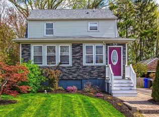 52 Dunbar Ave, Rumford, RI 02916