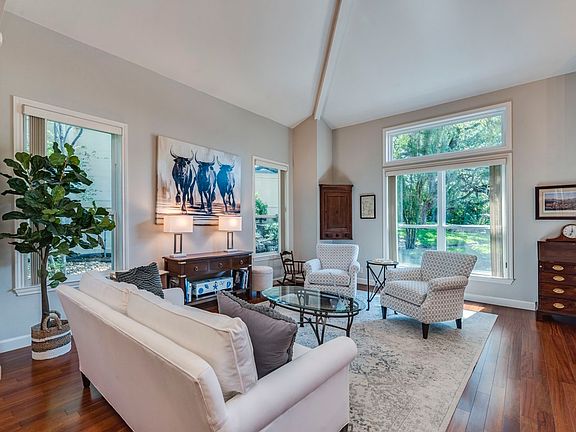 5th image of 11010 Oak Knoll Dr