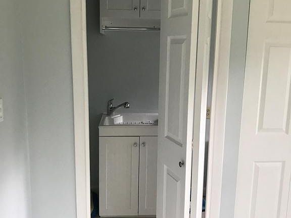 4th image of 813 Amelia Dr