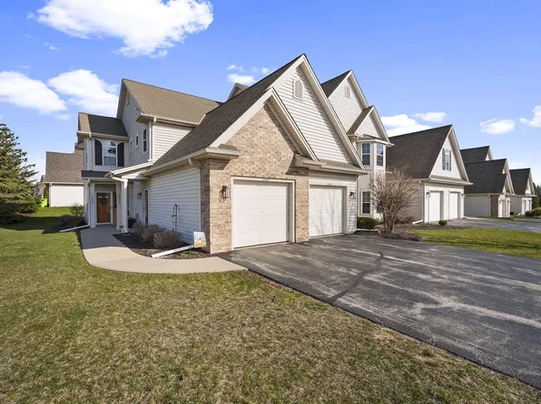 1824 Stoney LANE, Slinger, WI 53086