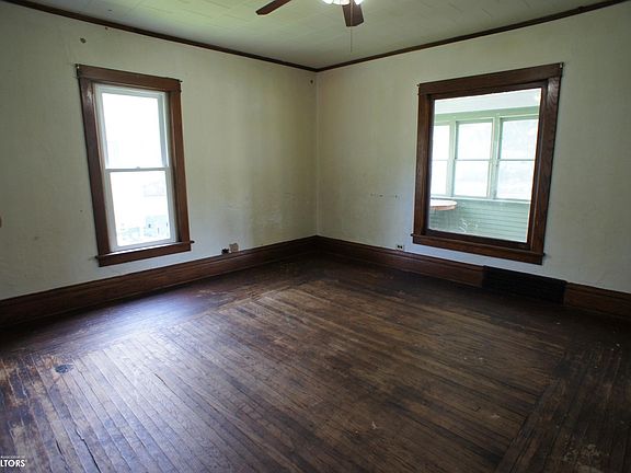 2nd image of 1037 1st St